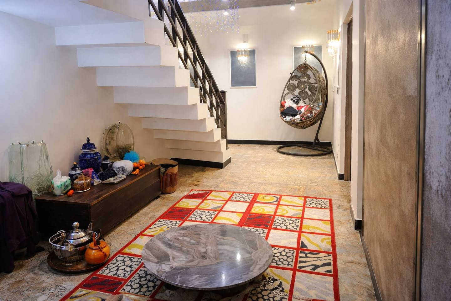 السلام عليكم ورحمة الله وبركاته
دار للبيع مساحتة ١٨٨ متر 
بغداد الحسينية خلف جامع النور 
قرب أسواق البحراني 
البيت يحتوي على :
الطابق الأول 
صالة+هول+مطبخ+حمام داخلي وخارجي + كراج +ترك +غرفة نوم 
الطابق الثاني 
غرفتين نوم +سطح خلفي وعالي  +بلكونة بإحدى الغرف 
المنزل يحتوي على كهرباء ومجاري وماء ومنظومة كامرات جيدة جدا 
السعر ١٨٠ مليون وبي مجال بسيط 
رقم الهاتف ***********
