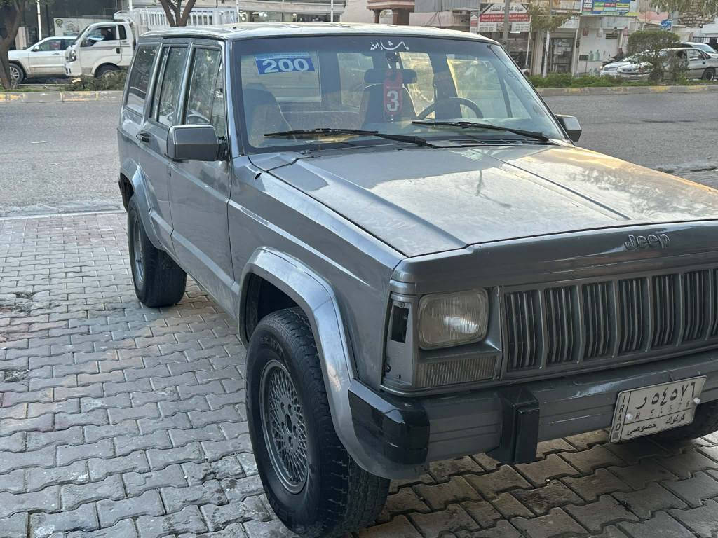 جيب شروكي موديل 1993كير اوتوماتيك بدون ضربه صبخ جمالي كيرومحرك بيلاد سنوي مشروع بسه منتهي سعر 35بي مجال *********** كركوك, العراق
