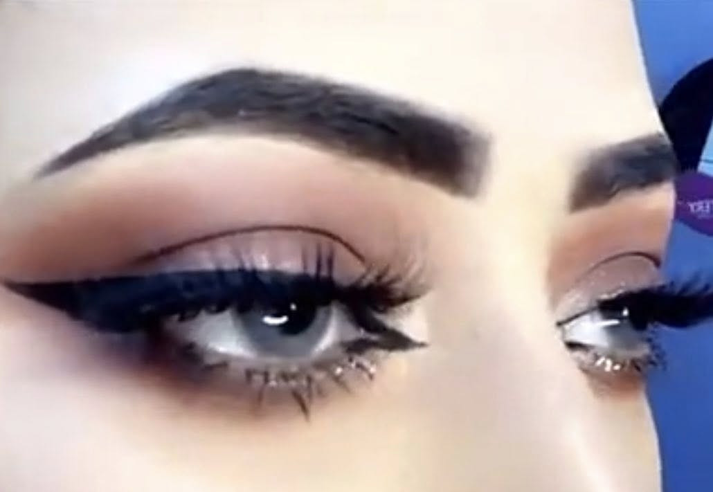 عروض صالون حرير 
بمناسبة العيد راح يبدي عرضنا من اليوم إلى اول يوم العيد 
حفافه +واكس 8
حف5
تنضيف بالهايدروفيشيل ١٥
تنضيف بشره  هايدروفيشل +ابره نضاره ٥٠
تنضيف بشره عادي ١٠

عرض الشعر 
صبغ شعر +ميش للشعر طويل ٥٠
صبغ+ميش شعر المتوسط ٣٠
صبغ  +ميش ٢٥
صبغ شعر طويل ٤٠
وسط٣٠
قصير٢٠
معالج شعر بالكافيار ٢٠ الف 

تاتو جميع تقنياته ٣٠
توريد شفه ٢٥
تحديد ١٥

عروض الاضافر 
جل اكستيشن فول دزاين ب ٢٠ الف بدون بدون دزاين ١٥ الف 
سترونك ١٥ الف
جلش ٥ الف
منكير يد ب ٥ الف
بدكير ٥ 
بدكير ملكي ١٠ 
شيرة فل بدي ٢٥ الف 
شيرة المنطقةًالواحدة ٥ الف 
شيرة بكيني فقط ١٠ 
ملاحظة كل زبونة تقطع وصل من المركز بقيمة ١٠٠ الف راح تحصل على هدية مجانية 
عروض المكياج 😍
حنه +عرس ١٥٠الف
مكياج مناسبات +رموش ٢٥
مكياج بدون رموش ٢٠
رسمة عين فقط مع رموش ب١٥
رموش طرفية ١٥ رموش كثيفة ٢٠ 

العنوان بغداد علي الصالح شارع جامع الزغل البنايه المقابلة للجامع الطابق الثاني 
للحجز والاستفسار الاتصال على الأرقام ***********  ***********
