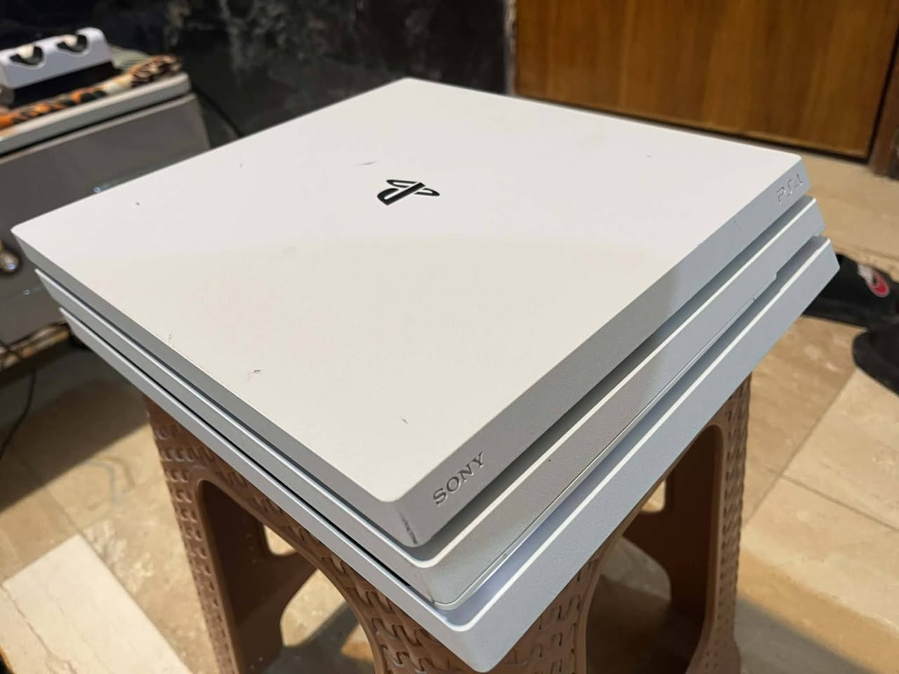 سلام عليكم بلي 4برو ذاكره واحد تيرة ويدتين اصلية لوك استيكر اولانين الواتساب ***********
