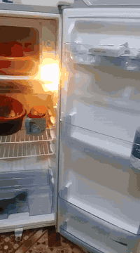 سلام عليكم الثلاجه للبيع واذا اكو مراوس هم اراوس بوحده اكبر من عدها ونضيفه كلشش استعمال قليل مكان نجف للاستفسار الاتصال   ***********
