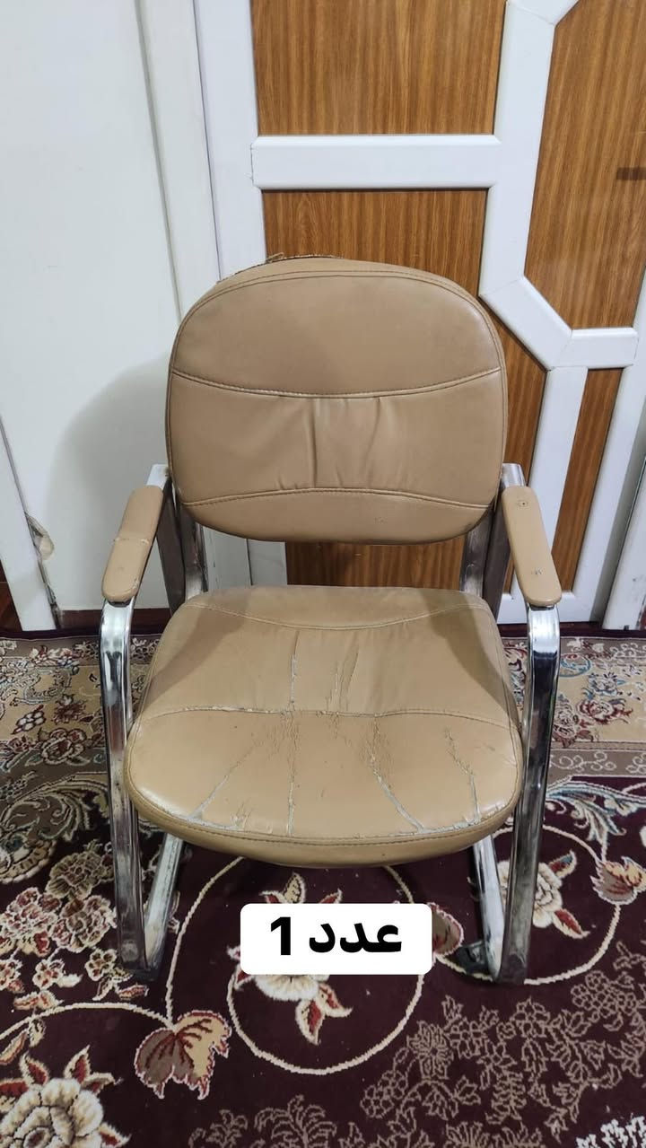 السلام عليكم 
للبيع 
ستاند اضاءة عدد ثنين (جديد)
الكرسي الجوزي عدد واحد(مستخدم)
الكرسي الاوف وايت عدد 2(جديد) 
الكراسي البلاسك عدد 30 (مسخدم) 
سبلت LG و1.5 طن مستخدم 6 اشهر فقط (مستخدم نظيف جداً ) عدد 1
ستاند تلفزيون متحرك جداري عدد 1 (جديد)
للاستفسار عن جميع الاغراض 

***********
