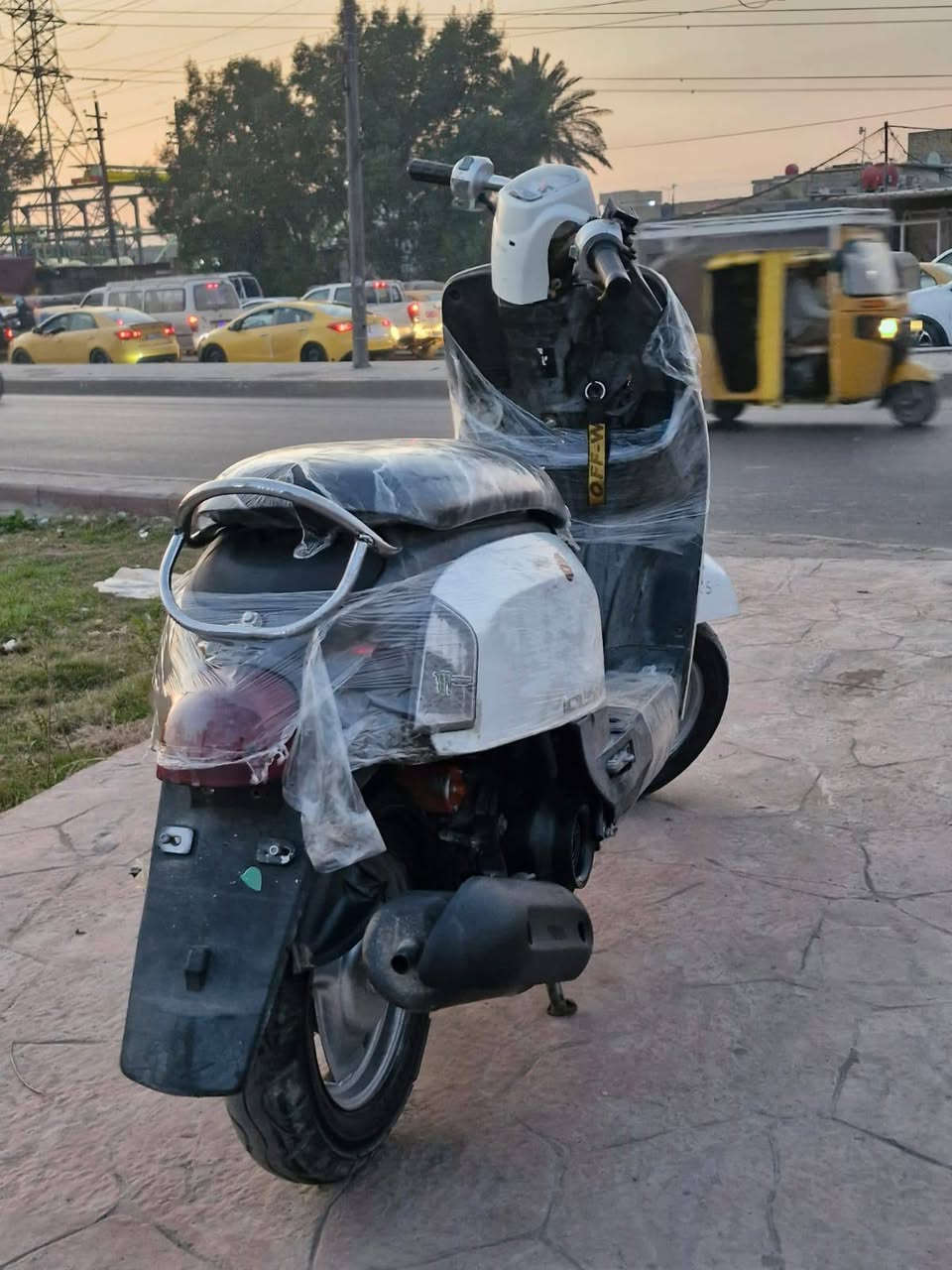 السلام عليكم دراجه نضيفه كفارات صليه ختم واحد مكينه مامفتوحه شل عه ومعدل سلف رياضي دراجه خير من الله بكاني مدينه ال صدر ال سعر ٤٠٠ ***********
