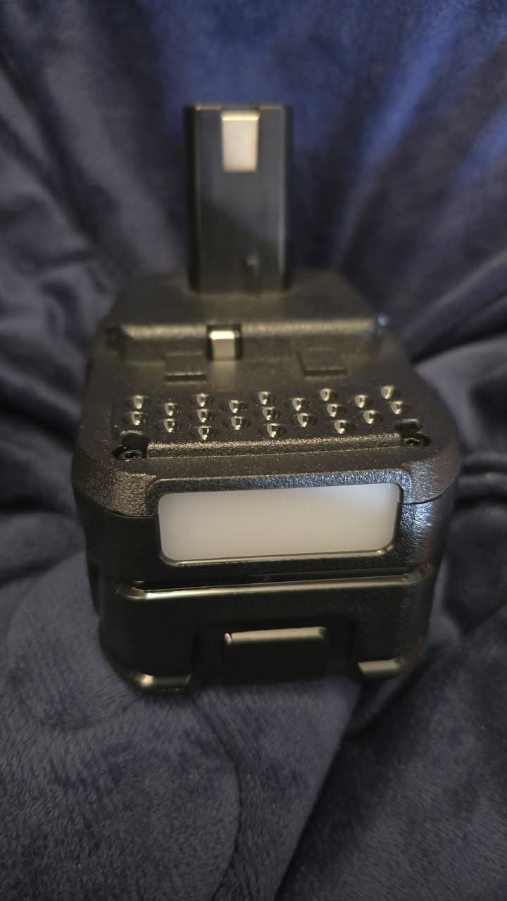 بطاريه جديده بهذا الشكل الي تخدمه يخلي السعر وبالعافيه عليه


**إذا كنت صاحب هذا الإعلان وتريد حذفه لأي سبب، رجاءا أرسل رسالة إلى الدعم الفني**