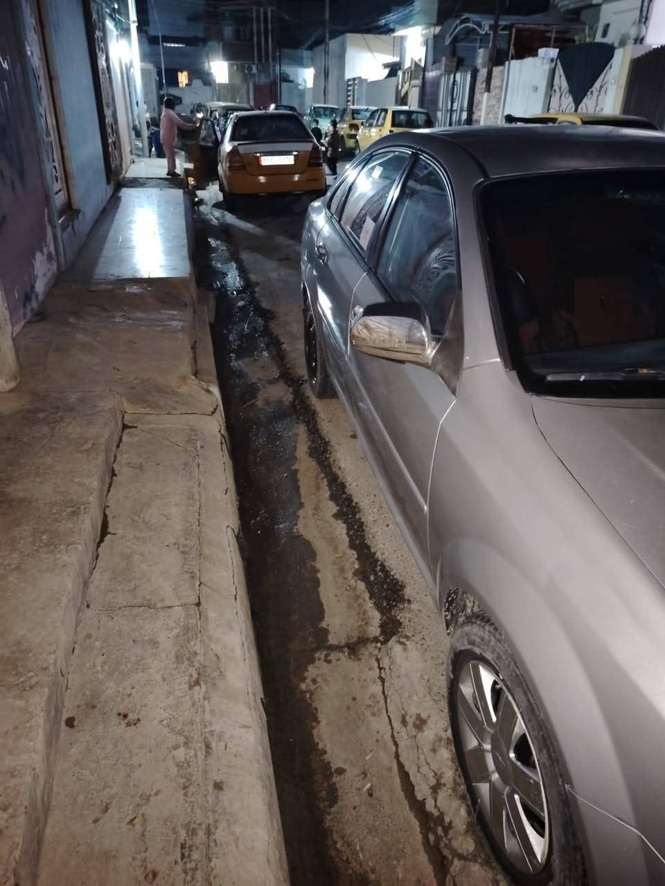 اوبترا موديل 2007 كير ومحرك شرط سيارة نظيفة 
صفحة اليمين مصبوغة جمالية فقط بدون معجون 70 وبيها مجال 
***********
*********** موصل, نينوى
