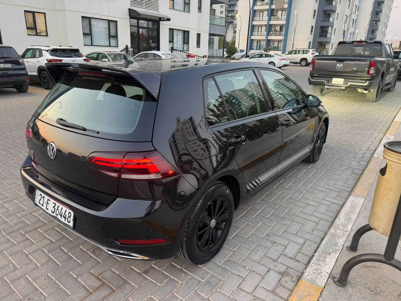 گۆڵف tsi 2019
یەک پارچە بۆیاغی هەیە بێ ناوگرتن ئێرباگی سیستەم کراوەتوە 
بۆی دانراوەتەوە گێر و مەکینەی بە شەرت بێ کرانەوە سەیارەیەکی زۆر پاکە 140 هەزار کیلۆ مەتر رۆشتوە مەکینەی ١.٤ تۆربۆ مەرغوب رادار پێش پشت و تەنیشت ئۆتۆ ستۆپ
نرخ 120$ 
*********** أربيل, العراق
