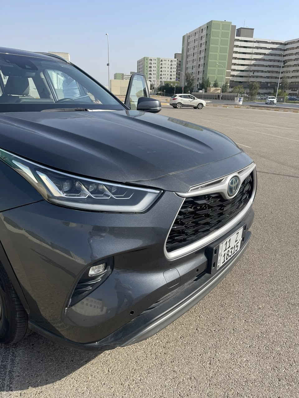 سلام عليكم تيوتا هايلاندر هايبرد مديل ٢٣مواصفات XLe سيارة مرقم جاهز مابيهة نقص بس الرادار الامامي مصبوغة احزام وكو تعديل بالقمارة داخل جلد السعر ٢٦٥٠٠$ رقم الهاتف *********** مكان السيارة بسماية والسنك
