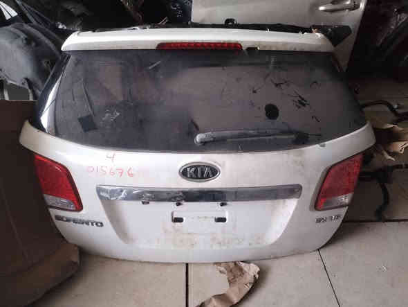 سلام عليكم قطع غيار كيا سيرنتو موديل 2011 اي غرض تريد موجود واتساب ***********
