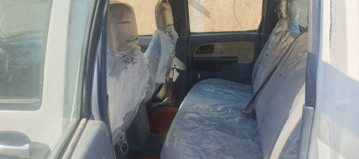 السلام عليكم .شوفر ليت لوف 2005 مال مزاد الداخليه. 
سيارة مصبوغة عام للجماليه صدر نظيف تايرات.جدد باتري جديد  جام كله شغال لايتات جدد. بك لايتات جدد كير ومحرك مكفولات تترقم بغداد مرور الحسينيه كتابهه كامل كبل تروح ترقم للبيع او المراوس السعر   ٣٩ وبيهة مجال. العنوان ديالى المقدادية

***********
