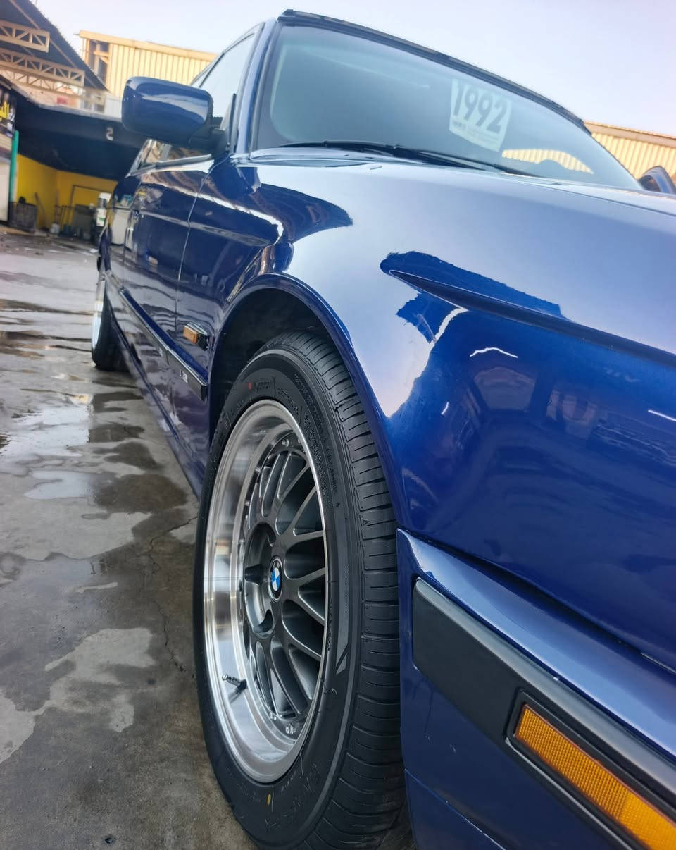 للبيع فقط بي إم موديل,(90) 544 v8 كير تمساح
تماتيك 
شلعه ومعدل يخوف روون ناصي 
 صبغ عام تغير لون من سلفر لا ازرق 
طخم تاير ويل جديد 
حداديه أمامي خلفي جديد 
كهربايات كلهة شغاله بدون تجطيل وهاي اسوالف
بدون فتحه سقف 
تبريد ثلج شغال
رقم بغداد شرط لتحويل 
سنويه جديده 28
سعر(55) 
ستفسار اتصل عرقم بي وتساب هم 
***********
