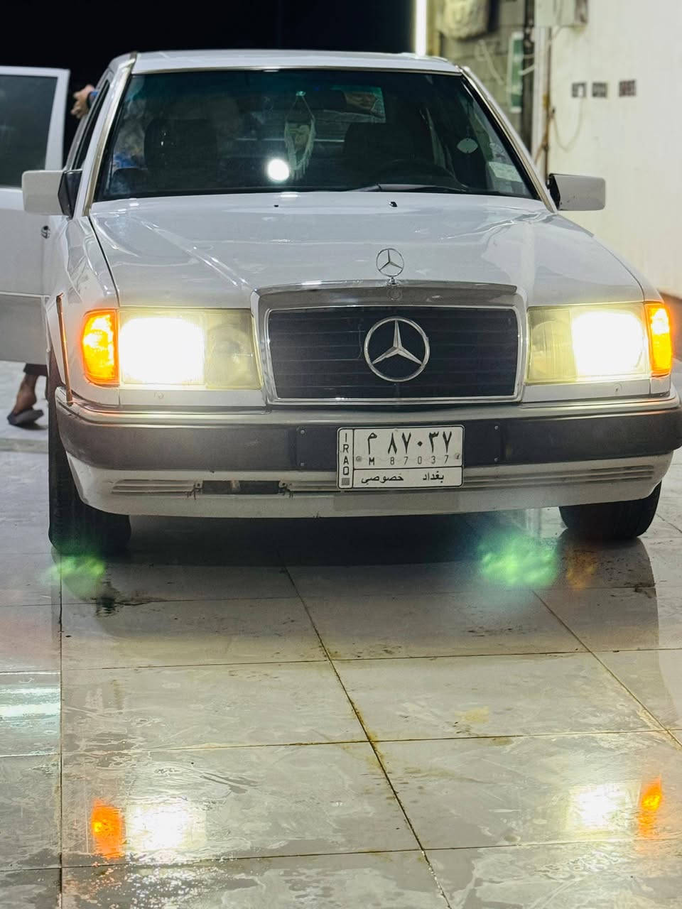 السلام عليكم.. مارسدس دب للبيع موديل 92مكان السيارة ناصرية قضاء الرفاعي 55وبيهه مجال تريد تحويل تريد وكالة عامه ***********
