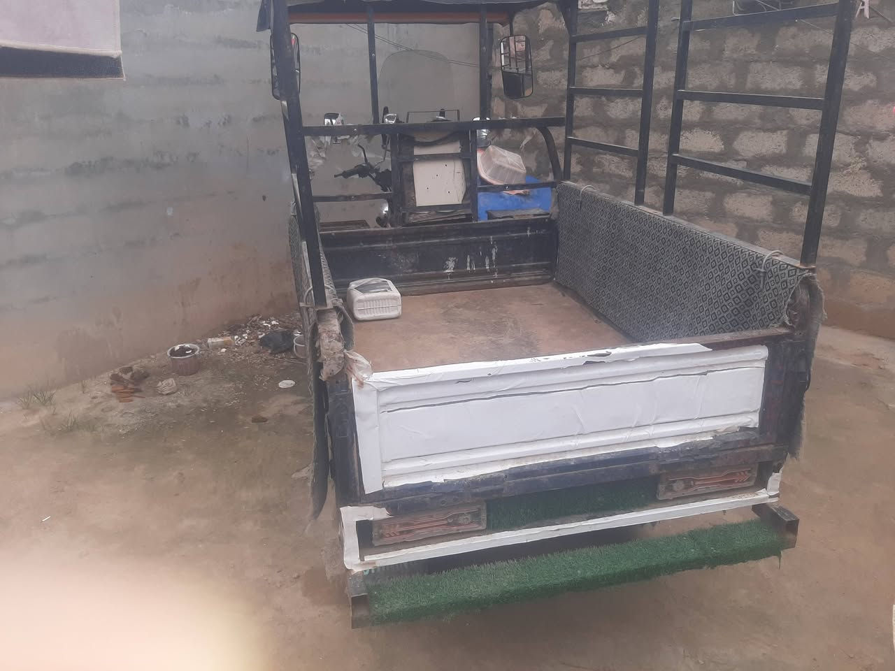 السلام عليكم  ستوته موديل 17 محرك 25 جديد منفيس بيه شرط ركبه محرك اكسل شاصي كلو شرط  مال جناي 
السعر مليون وميه وخمسين وبيه مجال هذا رقم صاحبه
***********
