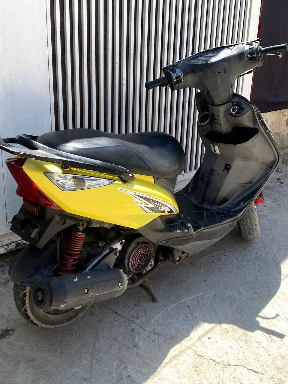 سكنس نوعه gtr  دراجه ناعمه وحلوه مابيه نقص و ما لاعب بيه حته كابريته ما منضفه كلها بلادي دراجه ختم واحد كلها ومكفوله من كلشي (سعرها مناسب )مكاني بابل شارع 80. *********** الهاتف واتساب موجود
