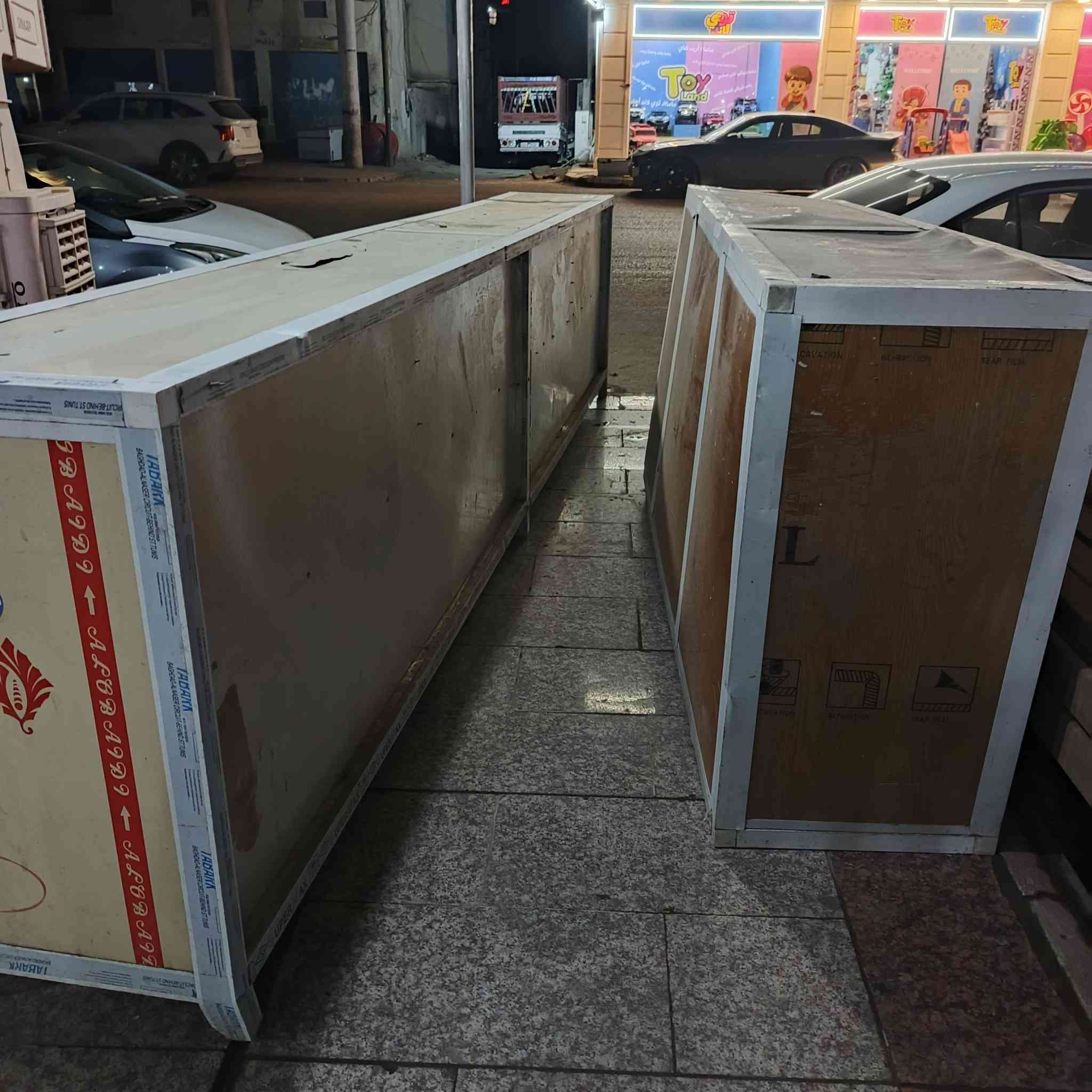 سقفيه الطول 9 في 6 وميوزه انمنيوم. وحد 5 امتار واحد 2 متر لتواصل
*********** لتواصل اتصال
