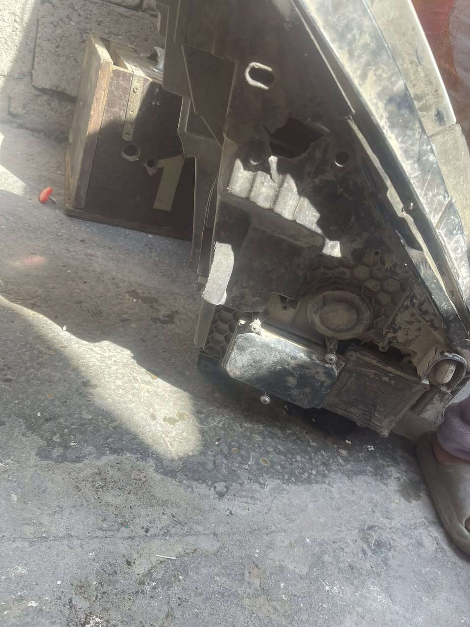 السلام عليكم عندي هاي لايتات مال باصات مال فول موصفات شغال واحد بس جامه وثاني مكسر بس شغال كلشي مابيهم فيم بي يرضي الله بي


**إذا كنت صاحب هذا الإعلان وتريد حذفه لأي سبب، رجاءا أرسل رسالة إلى الدعم الفني**