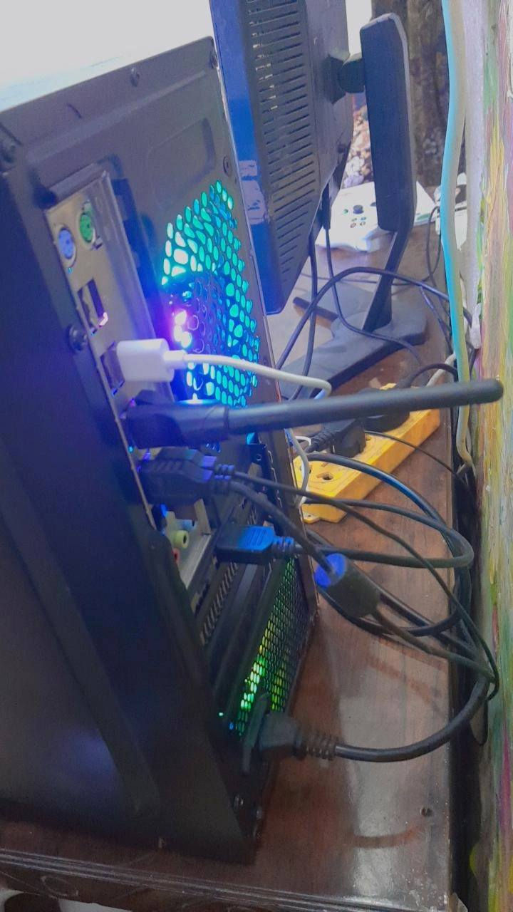 🔥 PC Gaming قوي للبيع – أداء عالي للألعاب 🔥
المواصفات:
• المعالج: Intel Xeon E5-2670 v3 (12 كور / 24 ثريد)
• كرت الشاشة: AMD Radeon RX 5700 XT 8GB
• الرام: 16GB
• الهارد: SSD 500GB (سرعة عالية)
• المذربورد: X99
• النظام: Windows 11 Pro
🎮 يشغل ألعاب مثل:
PUBG – Fortnite – eFootball – GTA V بسلاسة وفريمات قوية.
✅ الجهاز نظيف وجاهز للاستخدام
✅ مناسب للألعاب والتصميم والمونتاج
⚡ سرعة إقلاع وتشغيل بسبب SSD
💰 السعر :550
يوجد توصيل لكل محافظات العراق
📩 للتواصل خاص.


**إذا كنت صاحب هذا الإعلان وتريد حذفه لأي سبب، رجاءا أرسل رسالة إلى الدعم الفني**