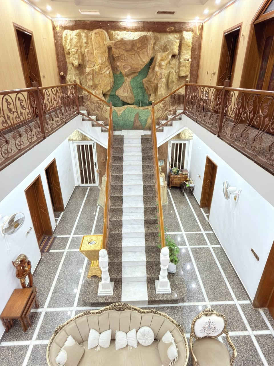 ‼️من العروض المميزة‼️

⭕️دار للبيع في حي الكرامة الاولى خلف الفنهراوي 

⭕️المساحة ٤٤٤م طابو صرف الواجهة ١٧ونص 

⭕️بناء حديث 

⭕️الطابق الارضي يحتوي على صالة وهول ومطبخ حار وبارد وغرفتين نوم ومجمع صحيات 

⭕️الطابق الثاني يحتوي على ثلاث غرف نوم ماستر 

⭕️لطلب السعر مراسله الصفحة او الاتصال على الارقام 

*نستقبل جميع عروضكم السكنية 🏠 والتجارية 🏡 بكافة مناطق الحلة 
……………………………..
للمزيد من المعلومات⬇️

*مراجعة مكتب بابل الكائن في شارع ٦٠ مقابيل حلويات ريف دمشق اوكراج ناجي كماش سابقاً او الاتصال ☎️ 

***********ابو احمدالاسدي  
***********احمد الاسدي
***********امير الاسدي
