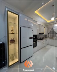 مطبخ حرف L • أبيض ذهبي • إضاءة مخفية