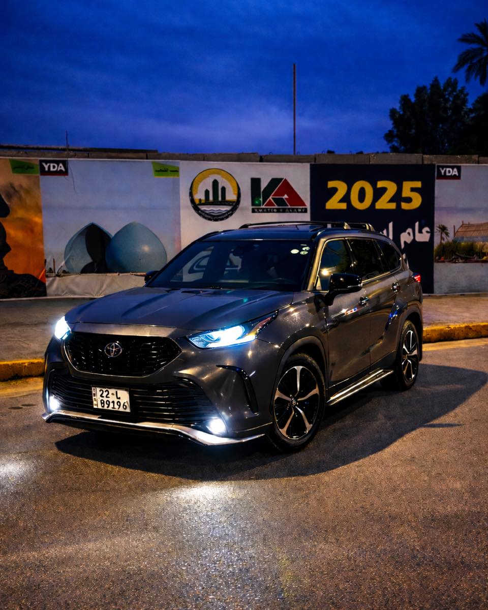 تويوتا هايلاندر XSE AWD موديل 2022 — فل مواصفات — بحالة وكالة

🚙 للبيع أو مراوس بسيارة جيب Jeep
سيارة عائلية ورياضية بنفس الوقت تجمع بين الفخامة، القوة، والاعتمادية المعروفة من تويوتا.

🔧 المحرك والأداء  
▪️ محرك 3.5 لتر V6  
▪️ نظام دفع رباعي AWD  
▪️ أداء قوي وثبات عالي بكل الطرق  
▪️ قيادة ناعمة ومريحة جداً  

✨ المواصفات الخارجية  
▪️ فئة XSE الرياضية  
▪️ لون مميز وجذاب  
▪️ رنكات رياضية أصلية  
▪️ ليتات أمامية وخلفية LED  
▪️ سلايد روف
▪️ دعاسات جانبية  
▪️ جناح خلفي سبورت  
▪️ حساسات أمامية وخلفية  
▪️ كاميرا خلفية  

✨ المواصفات الداخلية  
▪️ مقاعد جلد رياضية مريحة  
▪️ مقاعد صف ثاني منفصلة (Captain Seats)  
▪️ تبريد وتدفئة مقاعد  
▪️ شاشة وسطية كبيرة متعددة الاستخدام  
▪️ نظام صوتي ممتاز  
▪️ تشغيل بصمة  
▪️ شاشة معلومات متعددة في العدادات  
▪️ إضاءة داخلية محيطية  
▪️ تحكم بالمناخ ثلاثي المناطق  

🛡 أنظمة القيادة والسلامة  
▪️ نظام اختيار أنماط القيادة (Sport / Eco / Normal)  
▪️ أوضاع الطرق الوعرة (Mud & Sand / Rock & Dirt / Snow)  
▪️ نظام مانع انزلاق  
▪️ نظام ثبات إلكتروني  
▪️ فرامل إلكترونية مع Auto Hold  
▪️ مثبت سرعة  
▪️ وسائد هوائية متعددة  

🇺🇸 السيارة وارد أمريكي (كلين) — فقط دعامية أمامية  
السعر :33,000$ قابل  للتفاوض
للاستفسار : ***********
