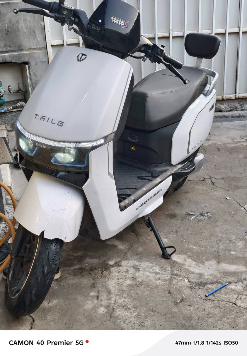 دراجة شحن tailg جديدة تقريب صار  شهرين من اخذتهه سرعتهه حقيق 70  نمر 3  تكطع 65 كيلو دراجة بعده جديدة بس جاملغ مضرر شوية نضافتهه حلوة حسب متشوف بصور ملفهه 2000  ودراجة 6 بطاريات تجي تاخذهه ومتفكر بيهه أصلا أكو كم شخط بدراجة + عندك نقص ستاند وسط + مري موجودة بس اني شايلين تريد انطيهه الك عارضهه  ب 700 بيهه مجال 650 أو مراوس بسكنس أو gtr  
 مكاني بغداد شارع فلسطين
***********
