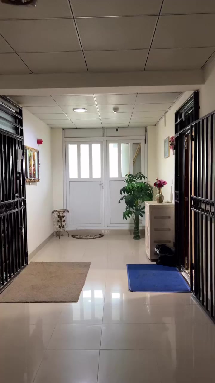 🔥 شقة للبيع المستعجل في السليمانية 🔥
📐 المساحة: 129 متر
🏛️ الطابق: الثاني
📍 الموقع: كومباني نوزاد – ⏱️ تبعد 10 دقايق عن سوق مولوي

✨ الشقة نظيفة جداً وجاهزة للسكن، ومعدّلة بتفاصيل إضافية مو موجودة بالشقق الاعتيادية:

• مخزن خارجي
• مطبخ حراري خارجي
• ورق جدران إيطالي
• عدد 2 سبلت بالغرف (سعة 1 طن)
• كاونتر مطبخ جاهز

💰 سعر الشركة: 60,000$
💥 سعر البيع المستعجل: 48,000$ فقط
🔥 سعر مغري جداً للبيع المستعجل

📞 للتواصل عن الرقم فقط: ***********
