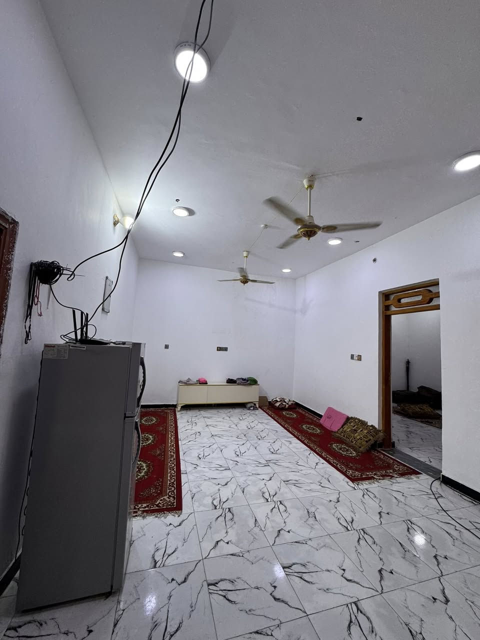للبيع
منزل 🏠 بناء حديث مساحة "175م" ، طابقين .. الطابق الاول يحتوي على غرفتين + صاله + مطبخ + استقبال ، بالاضافه الى الطابق الثاني ،

موقع المنزل : منطقه الصخين " جامعة ذي قار " قرب الجسر الحولي ، او جسر الجامعة الجديد ..

السعر // ١٠٠ 

الاستفسار اكثر اتصال على رقم // ‭***********‬
