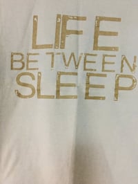 قطعه اصليه  تيشرت اصليه  ‏اللون خاكي فاتح ￼ خامه قطن  نظافه ميه بلميه ...