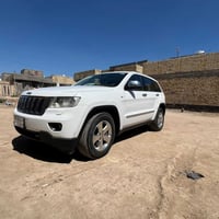 جيب لاريدو 2013 خليجي بيها باب الصدر امبدلة ماشية 173ألف كيلو للبيع أو...