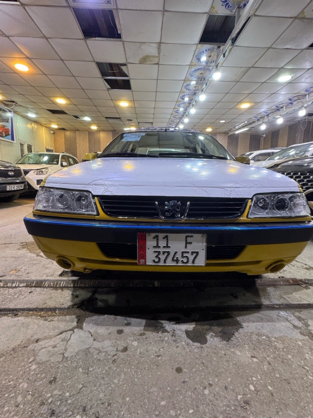 السيارة معروضة للبيع، تتميز بلونها الأصفر اللامع وحالتها الجيدة. السيارة نظيفة من الداخل ومصانة بشكل جيد. جميع التفاصيل والتجهيزات موجودة وتعمل بكفاءة. جاهزة للاستخدام اليومي أو للعمل التجاري كسيارة أجرة.