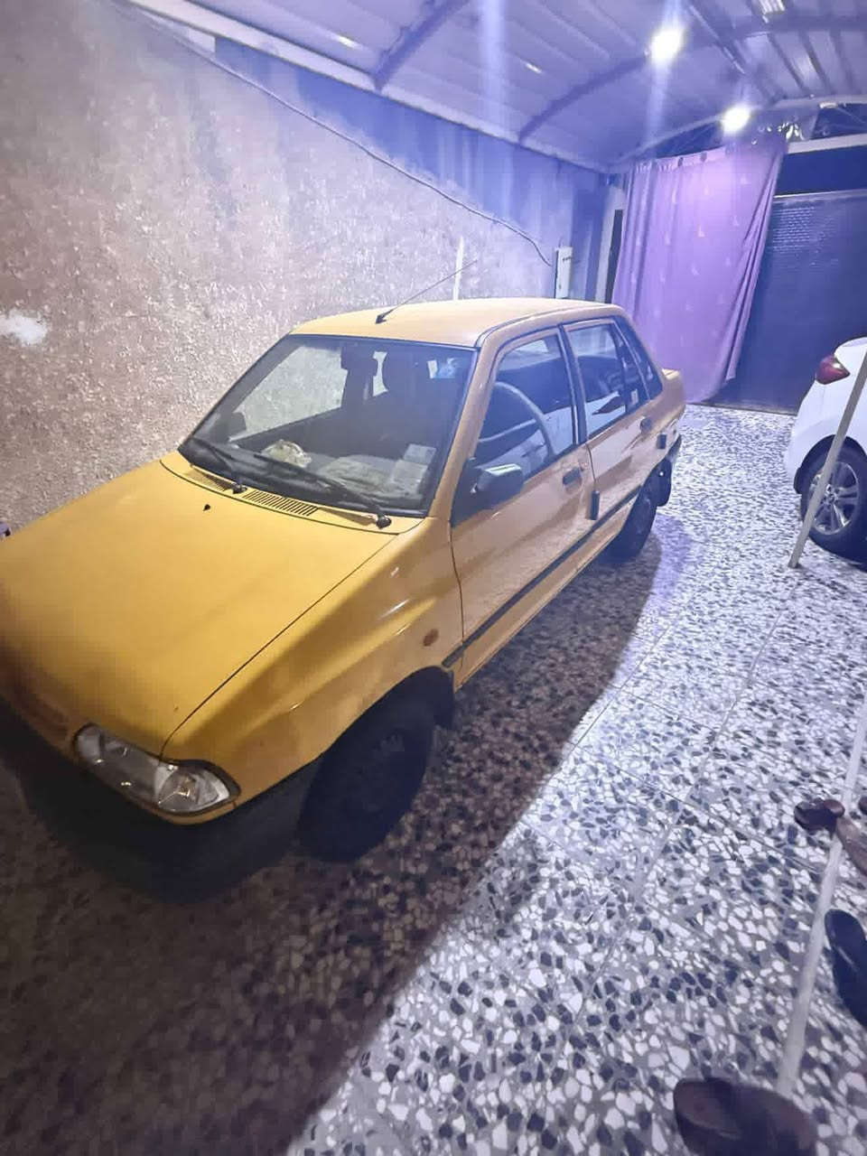 السلام عليكم سايبه للبيع موديل 15مكفوله سياره جاهزه مكينه وكير خير من الله سنويه راح يصيرله شهر نافذه شواصي مكفوله سعر 35وببه مجال مكاني بغداد نهروان /***********
