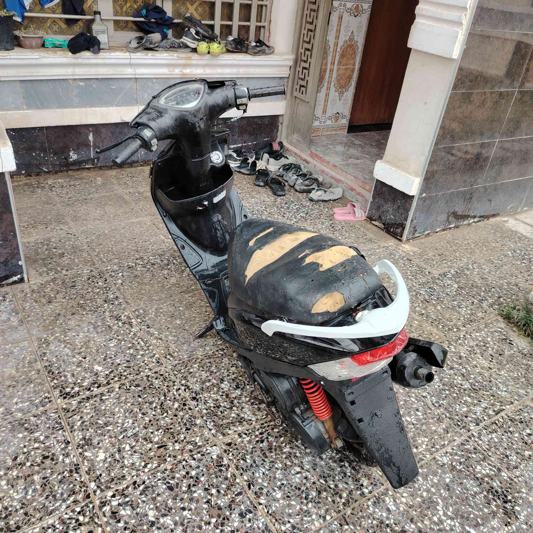 السلام عليكم مراوس بأيرانيه
ماكس عدله محرك 49بلادي شلعه ومعدل وبطناش فول كهربائيات كامله اشاير سلف هورن سكن طوافه بانزين شغاله دراجه ما ناقصهه كلشي انكر سلف وطلع بكل وقت


**إذا كنت صاحب هذا الإعلان وتريد حذفه لأي سبب، رجاءا أرسل رسالة إلى الدعم الفني**