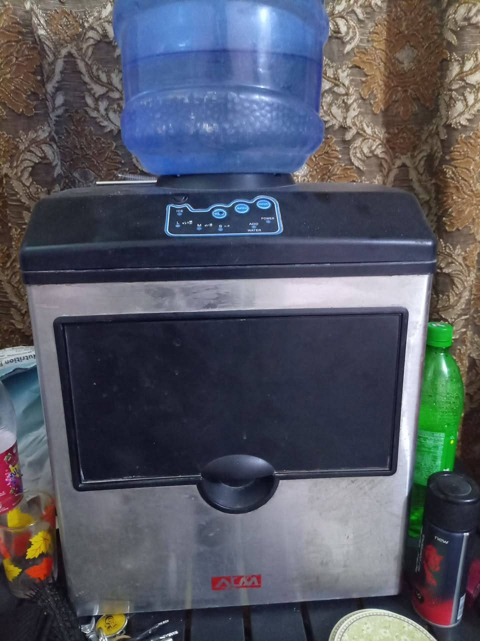 ماكنه ثلج +موزع ماء
ثنين في واحد نضافه ٩٠٪؜ استخدام قليل جدأ بيه تلث إحجام للثلج المكينه من انتاج شركه المتين المتحده العالميه 
سعره بسوك ب ٤٥٠ دولار 
السعر المطلوب بيه ٢٢٥ الف وتوصيل مجاني


**إذا كنت صاحب هذا الإعلان وتريد حذفه لأي سبب، رجاءا أرسل رسالة إلى الدعم الفني**