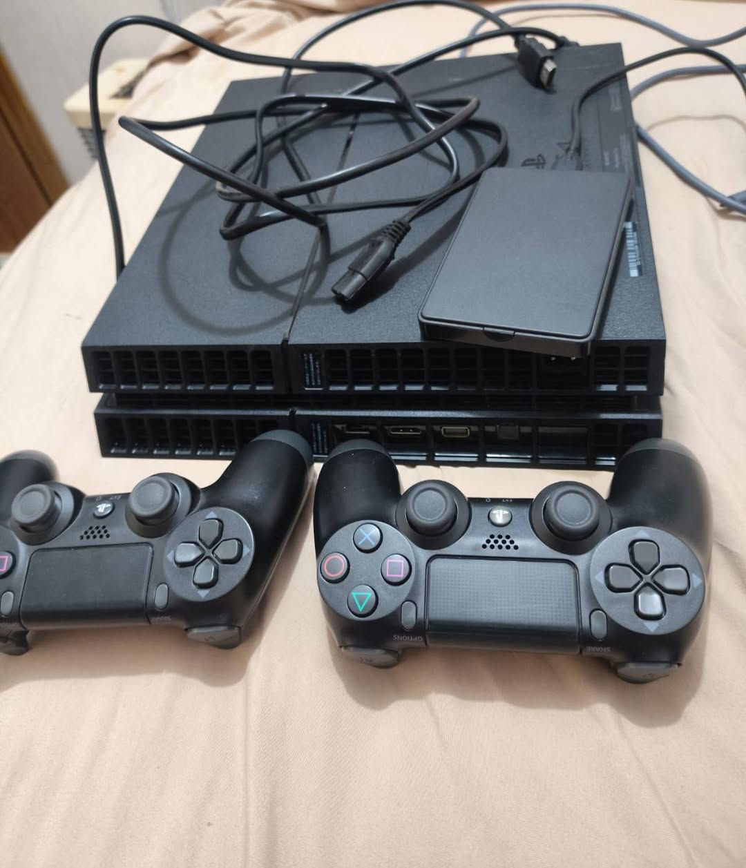 بلي فور فات مهكر ٥٠٠غيغا نضيف لوك ستيكر كامل الملحقات مع هارد ٥٠٠غيغا وثنين يدات السعر ٢٠٠الف للتواصل خاص


**إذا كنت صاحب هذا الإعلان وتريد حذفه لأي سبب، رجاءا أرسل رسالة إلى الدعم الفني**