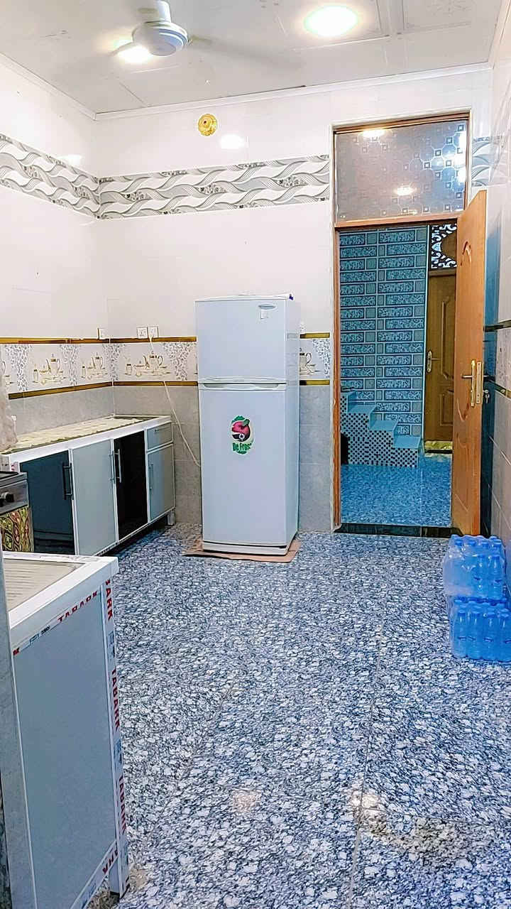 سلام عليكم ..

🛑 (بيع مستعجل)

♦️ دار للبيع ..مساحته 150م واقع حال 160 يتكون من غرفتين وصالة واستقبال ومطبخ وصحيات داخل وخارج وكراج سيارة ..

عنوان الدار ..شارع ٨٠ نجف حي الصدرين فرع مقابيل المولدة ..

🛑 سعره حلو ومناسب  ٧٠ وبي مجال للشراي

📲 ***********  بي واتساب او تفضل خاص
