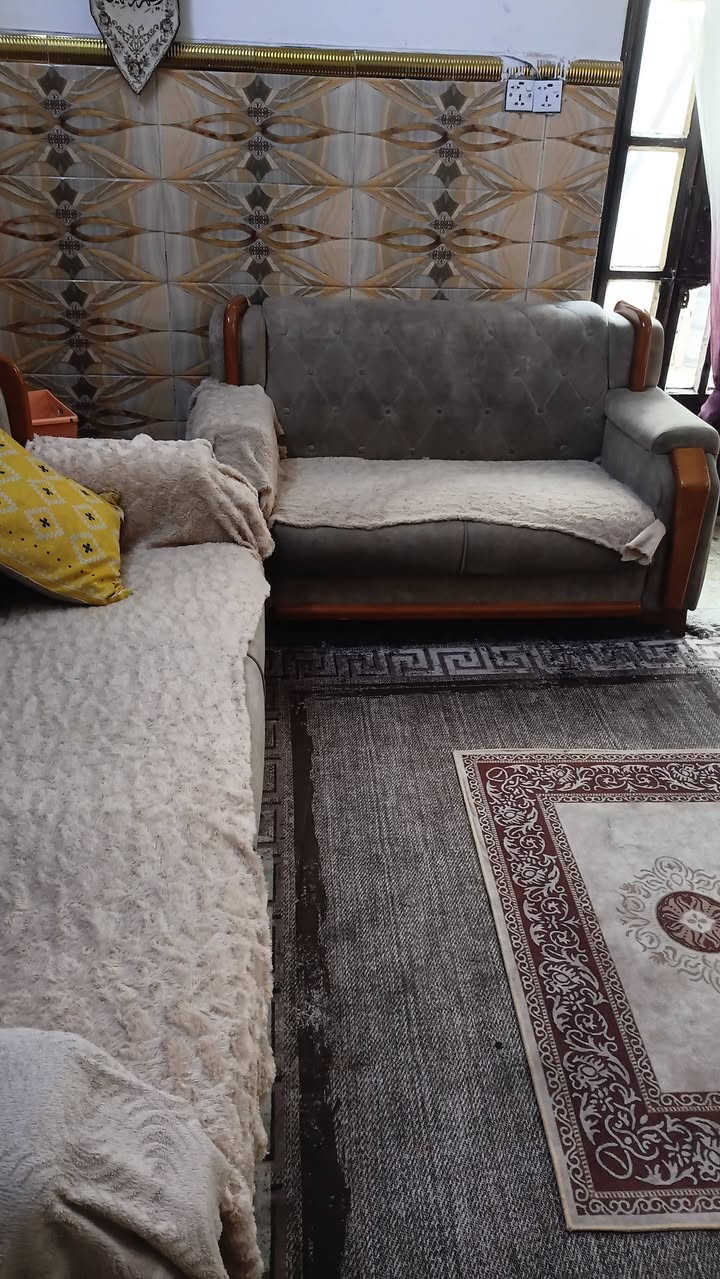 تخم للبيع سبع مقاعد خشب زان واسفنج عالي بسعر مناسب التواصل واتساب ***********
