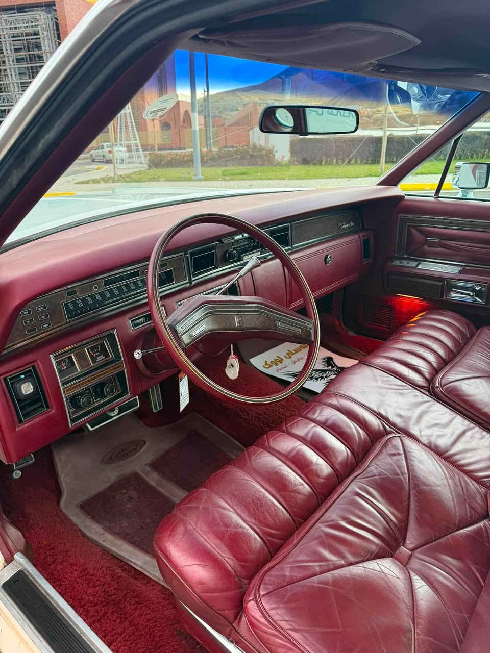 Lincolin town car 1976 
سیارە لینکولن تاون کار مودیل ١٩٧٦ 

ماشیە سیارە ٦٠.٠٠٠مایل 

بدون صبخ 

جام کهربا کشنات کهربا 

سیارە رقم سلیمانیە 

*********** 
سعر ١٤٠ ورقە معاملە
