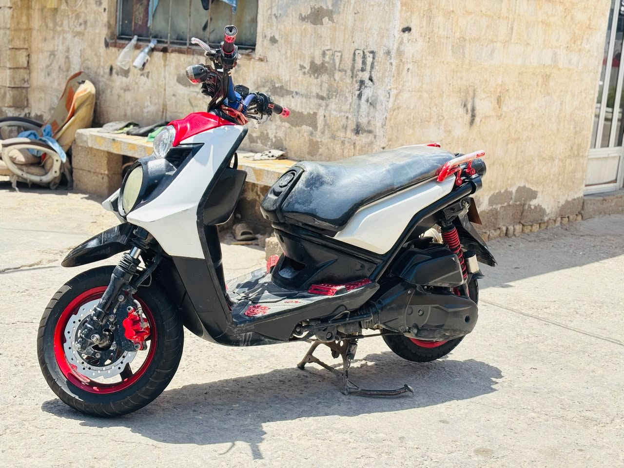 سكنس جبلي مفتوحه للبيع من الزيتون نضيفه السعر ٦٥٠ وبيها مجال مستعجل عليها *********** ناصريه مركز
