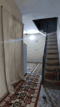 السلام عليكم بيت 100 متر بناء جديد وبيتونه وغرفه فوك ساندويش منطقه  أم الكبر شارع علوة زويني بلشارع الي بصف مخبز روعه منطقه حلوة وهادئه وكل الخدمات بيها 
 الأتصال ع رقم((***********))
