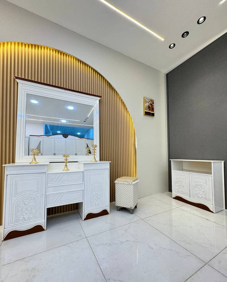 الموديل الصاج الجديد 🆕 

السعر مليون 100فقط 

غرفه نجاره شغل عراقي 🛌

متكونه من 9 قطع مميزه 

الكنتور ارتفاع 250 طول 320 

مع الزاويه مجموع الطول 4 امتار 

السمك الخارجي للغرفه 4 ملم صاج

والسمك الداخلي 3 ملم صاج طبيعي 

سعر الشازلون الخزان 75 الف 

سعر الشازلون المقعد 50 الف 

متوفر توصيل وشد داخل بغداد 😊

متوفر توصيل وشد لكافة محافضات العراق 🇮🇶

G


**إذا كنت صاحب هذا الإعلان وتريد حذفه لأي سبب، رجاءا أرسل رسالة إلى الدعم الفني**