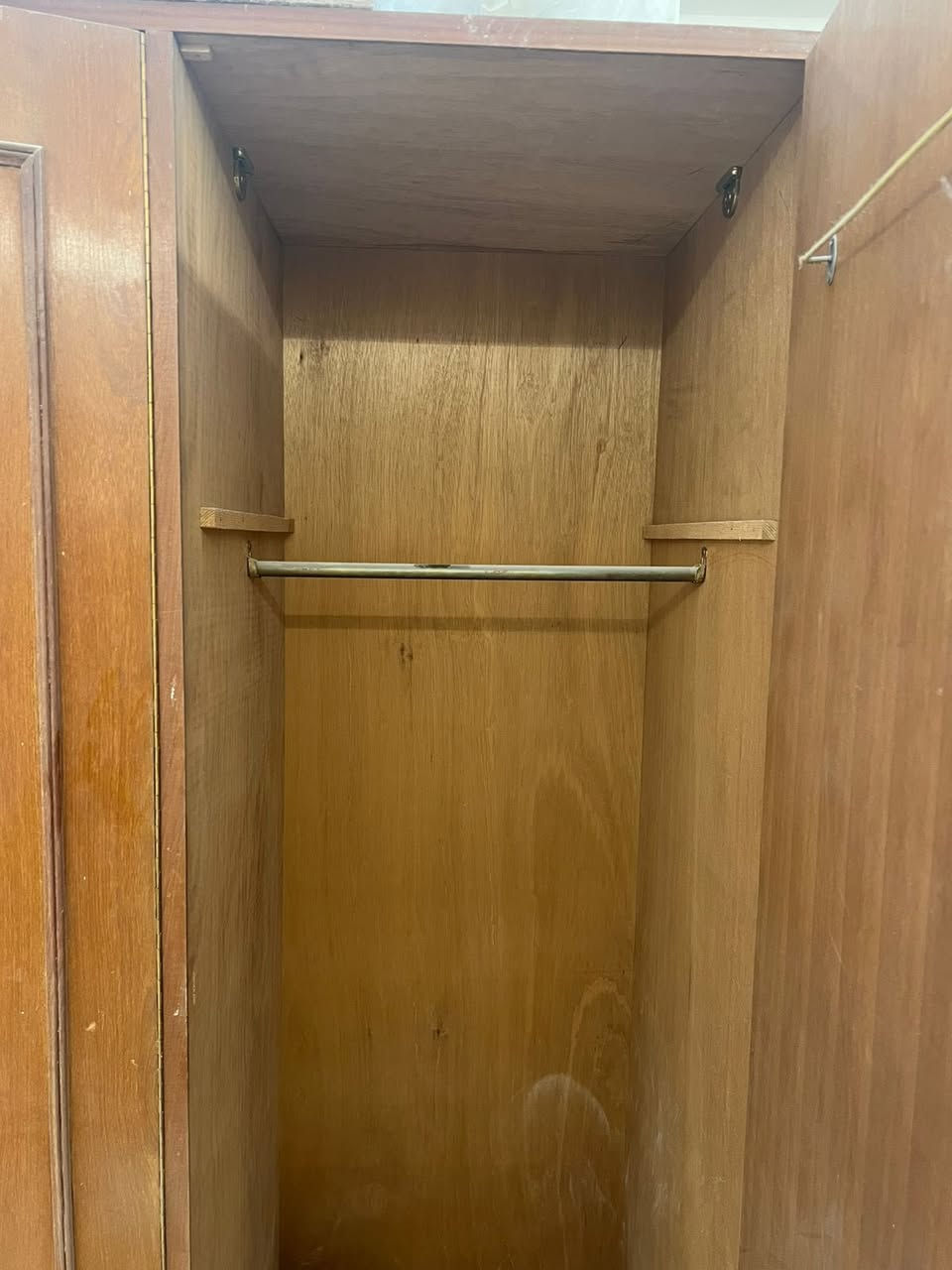 السلام عليكم
للبيع كنتور خشب صاج عراقي قديم ٣ ابواب 
تفاصيله موضحة بالصور
يحتاجله صبغ و تبديل قفالة الابواب
السعر تقييم باليرضي الله
المكان بغداد الرصافة .. تفضلو لاي استفسار


**إذا كنت صاحب هذا الإعلان وتريد حذفه لأي سبب، رجاءا أرسل رسالة إلى الدعم الفني**