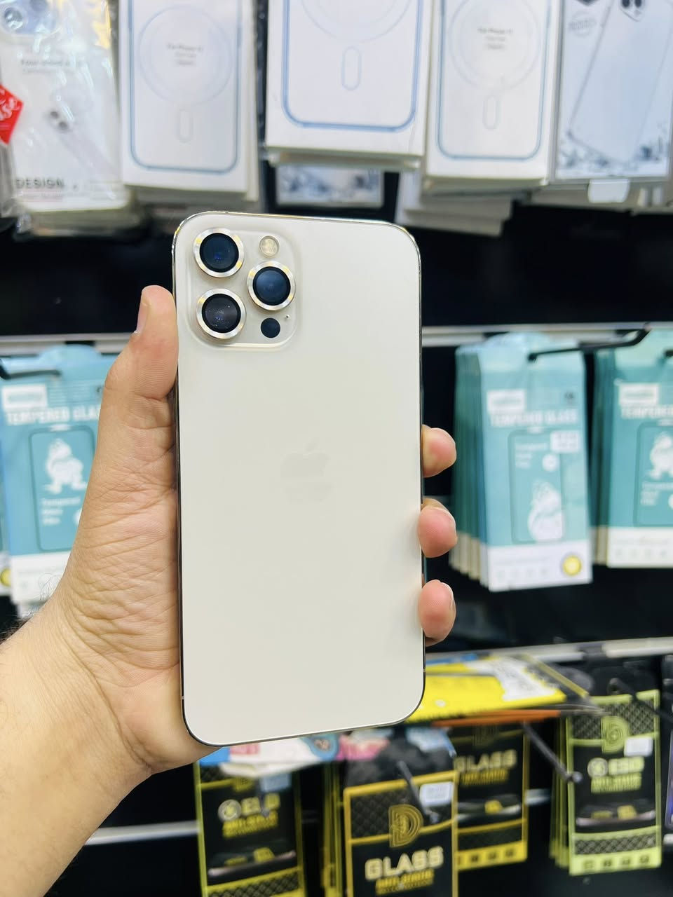 السلام عليكم 🫡
للبيع اجهزه ثنين تفاصيل 
الاول… iPhone 12 pro max 
ذاكره 256 
بطاريه 83‎%‎ بلاد 
نموذج M
نضافه 99‎%‎ لون الذهبي الجهاز كله شغال مابيه اي خلل فقط مبدل شاشه اصليه تفصيخ مابيه خلل اتصال صوت انترنيت فيس ايدي هزاز كامرات كله شغال السعر قفله 360 الف 

الثاني… iPhone 11 pro max 
ذاكره 256 
بطاريه 100‎%‎ مبدله اصليه اصليه 
نموذج M 
نضافه 90‎%‎ لون الذهبي الجهاز وضع شركه كله بلا عدا البطاريه كله شغال مابيه اي خلل فول الجهاز  السعر قفل 280 الف 
الاجهزه كلهم ضمان مع هدايه بكج حمايه والاسعار ثابته رقمي ***********
مكاني بغداد مدينه الصدر الاورزدي مركز النور للموبايل
