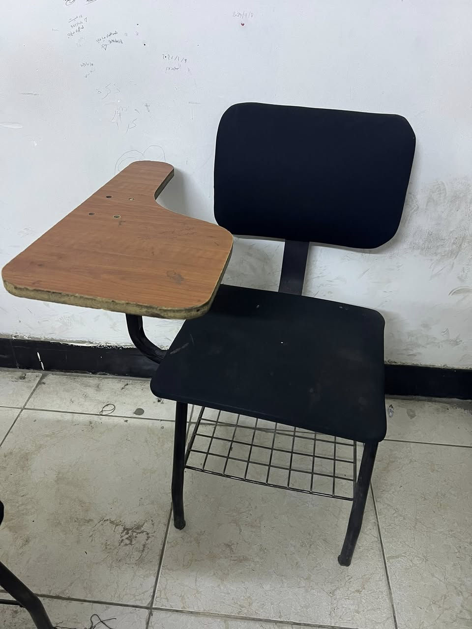 كراسي محاضرات ورحلات دراسية بحالة ممتازة للبيع مجموعة كراسي قاعات دراسية مريحة (مبطن + طاولة مدمجة) بالإضافة إلى رحلات خشبية مزدوجة قوية ومتينة.
الاستفسار مراسلة الصفحة او الاتصال على الرقم ***********
المكان بغداد حي اور
