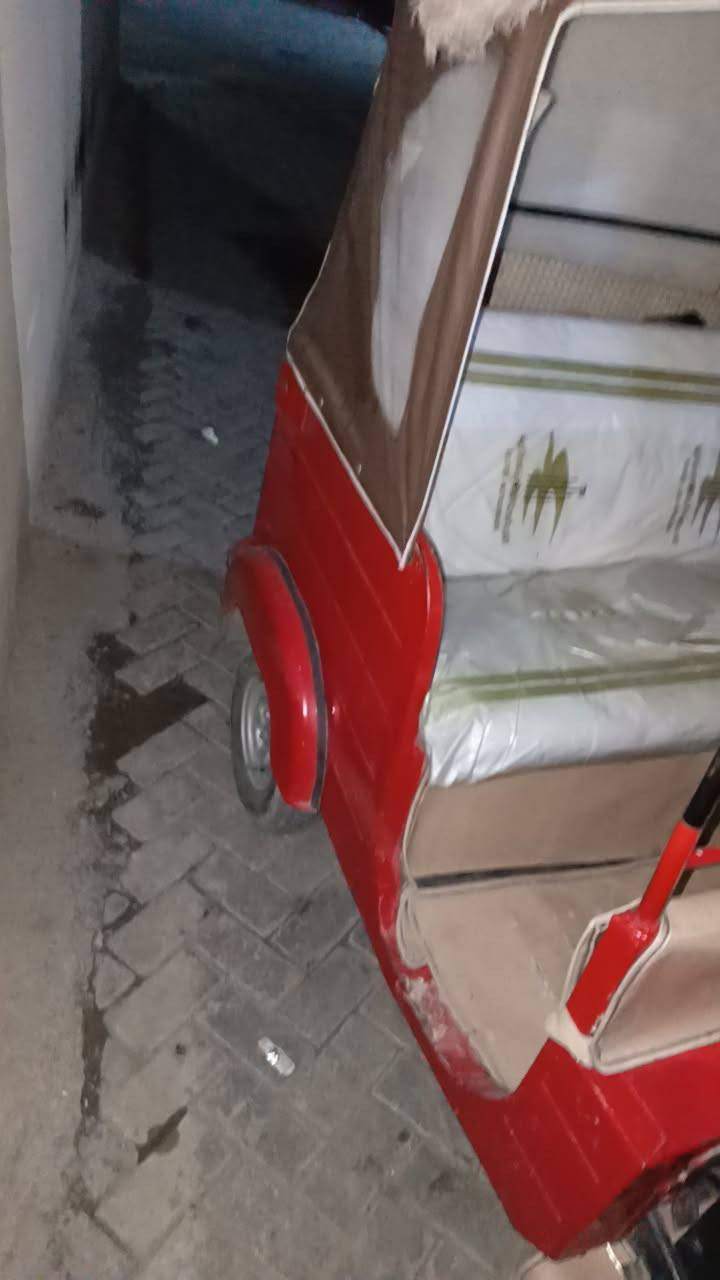 سلام عليكم تكتك رقم وسنويه١٨ تكتك محرك 20 خير من الله بكاني مدينه الصدر ***********
