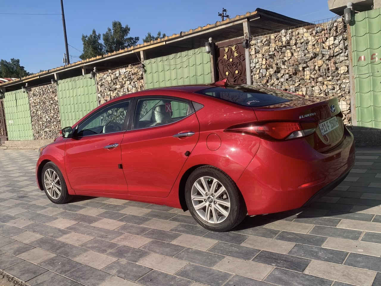 موديل 16 فول مواصفات امريكي شبه كلين ماشيه 93 mi محرك 2000 دوش سعرها 125$
هـ/***********
