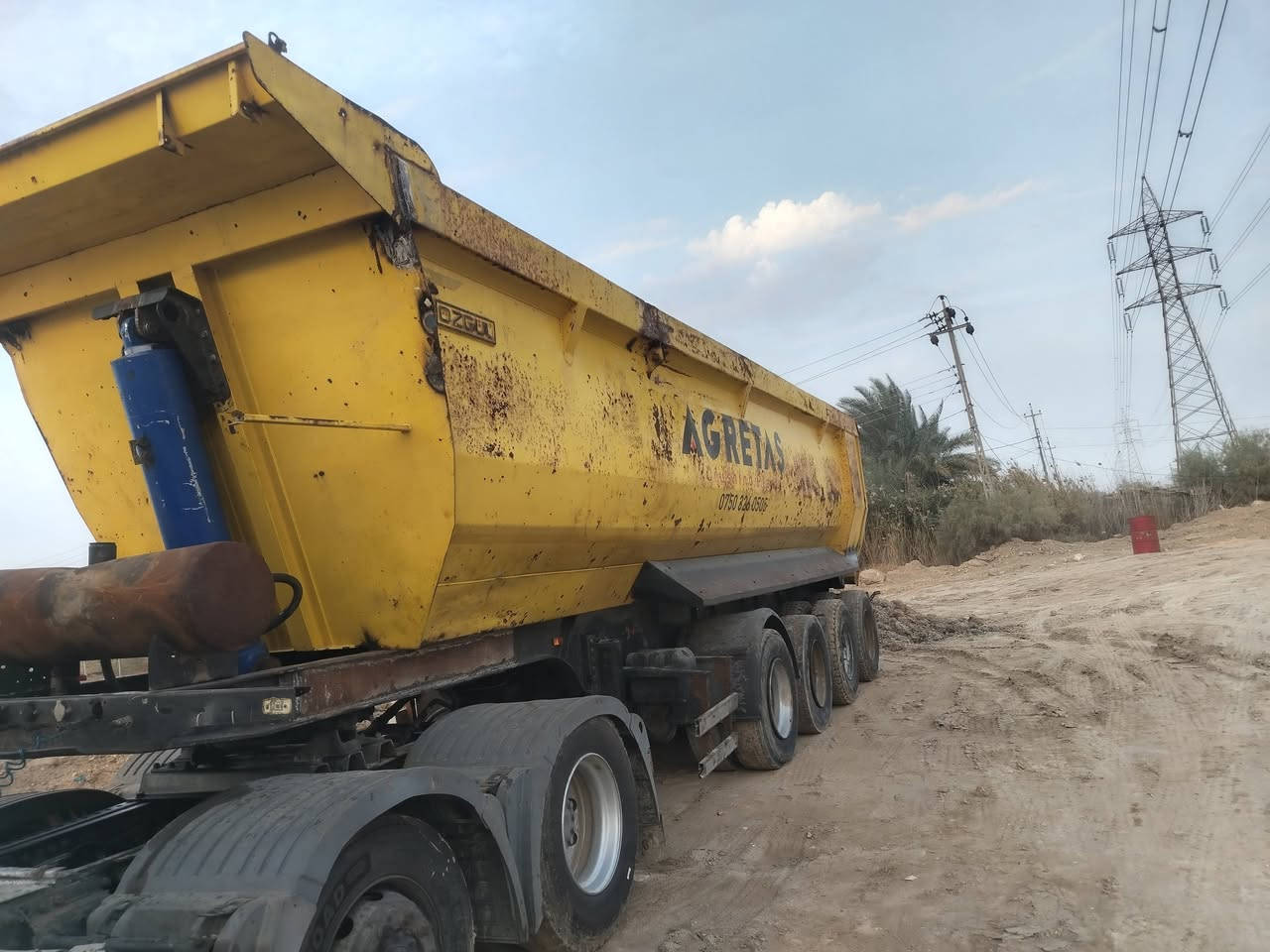 السلام عليكم عربانه تركيه ٤ محاور چوبلس ٢ رفاع ٢ ثابت ذرعه ٣٣ متر دنكير ١٦ المنشئ تركي ***********،،***********
