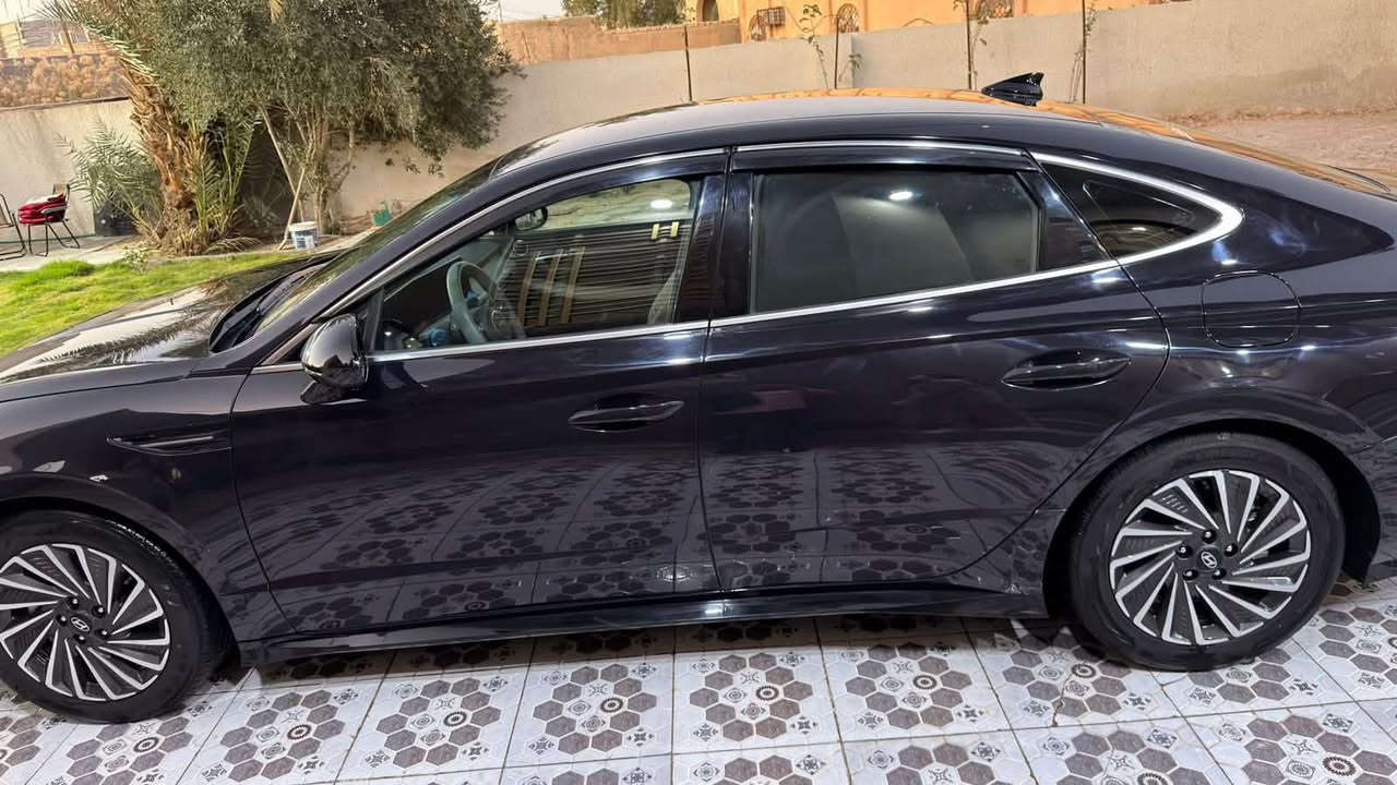 سوناتا 2024
هايبرد وارد امريكي 
مكينة 2.0 
رقم بغداد حرة بأسمي 
ماشية 32 الف 
السيارة بدون حادث سرقه فقط جاملغ امامي ايمن +جاملغ امامي ايسر چاملغ اجه وياها ابلاد 
وجاملغ مصبوغ 
_______________
مواصفات السيارة 
بصمة 
بصمه ابواب (لمس)
تفويله تمشيك 920 كم 
السيارة داخل ابيض 
تدفئه كشنات 
جنطة ذكية 
تحديد مسار 
رادار امامي 
مانع استطام 
مانع انزق
تبريد قطعتين 
شاشه جبيره 
شحن وايرلس 
شحن تايب سي 
3 وضعيات قيادة 
اوتو هولد
سايد بريك بصمه 
العنوان : السماوه 
سعر 183 وبيه مجال بسيط 
___________________
رقم التلفون 
‭***********‬ 
‭***********
