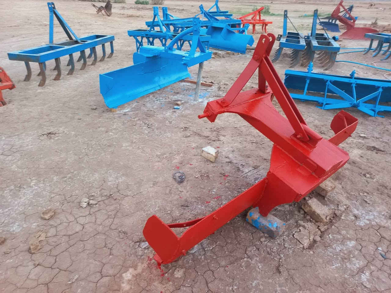 معدات زراعيه جديد ومستخدم  ميسان  ***********
