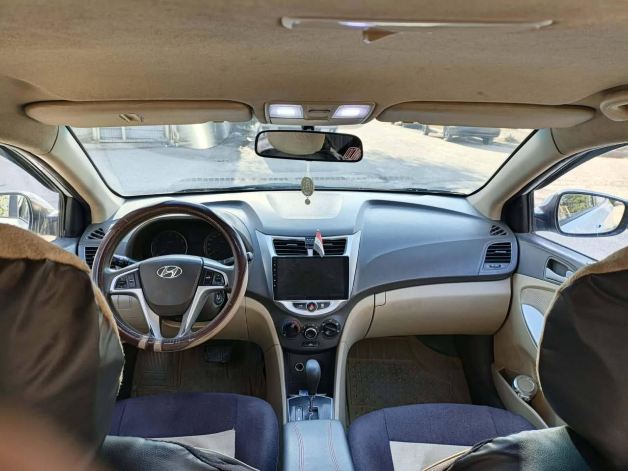 سلام عليكم اكسنت ٢٠١٣ خليجي بيهه جاملغات الاماميه واحد بارد والثاني مصبوغ والباب الخلفي عكس السائق بارد والهلال الخلفي عكس السائق مصبوغ مكينه ١٦٠٠ السياره جاهزه تبريد شغال  رقم بغداد  السعر ١٠٠ $  وبيهه مجال سياره جاهزه المكان البياع حي الرساله ***********
