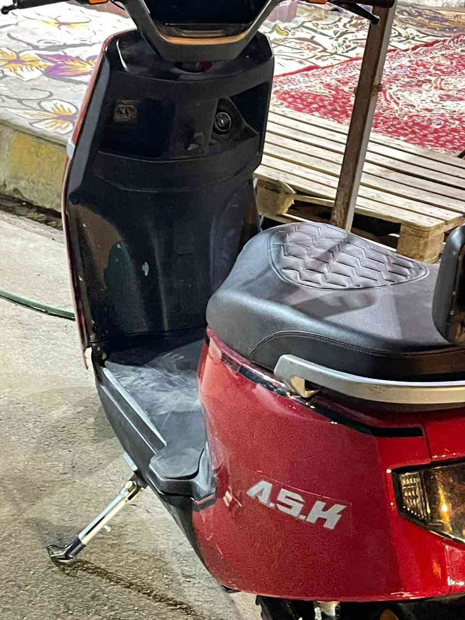 سلام عليكم

عدي دراجه ع الشحن استعمال قليل اخو الجديد 
٦بطاريات ملف  ٢٥٠٠ 

رقم ***********
