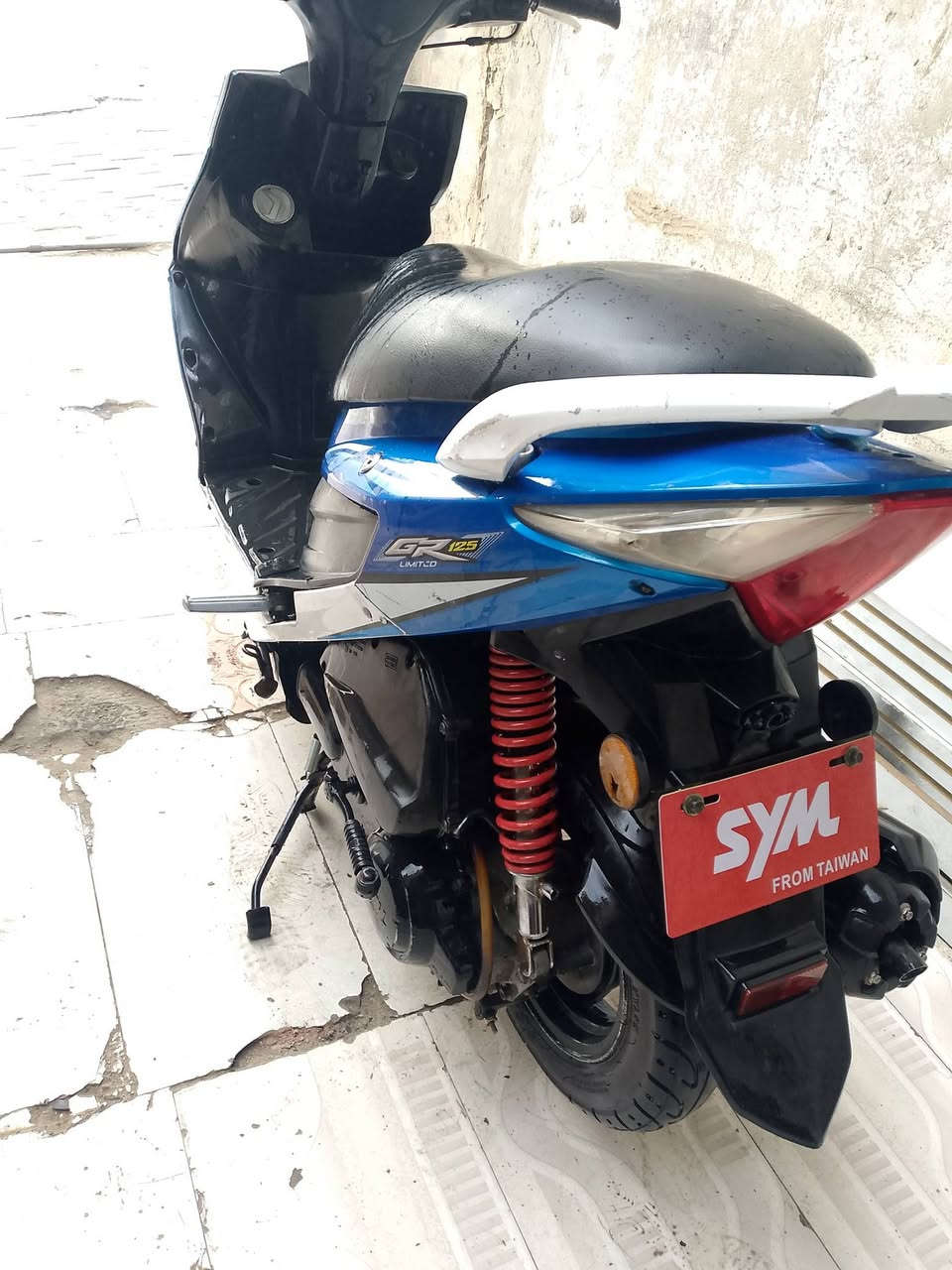 السلام عليكم دراجه سايم نحله الكتروني للبيع كله شغال صلف هندر كهربائيات كله شغال مكينه فول نعومه مابيهه اي نقص دراجه حيل حلوه بدوووون اوررراااق 
السعر. 600 او بي مجال للشراي 
العنوان. داخل  الرمادي 
رقم الهاتف. ***********
